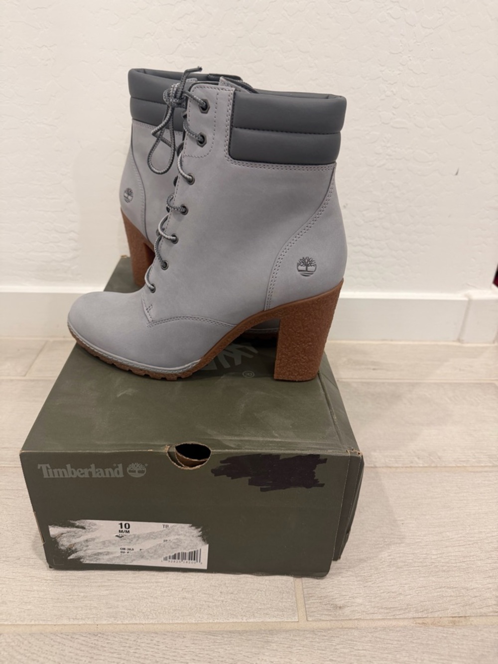 Timberland Women's Light Gray Lace-Up Heel Ankle Boots